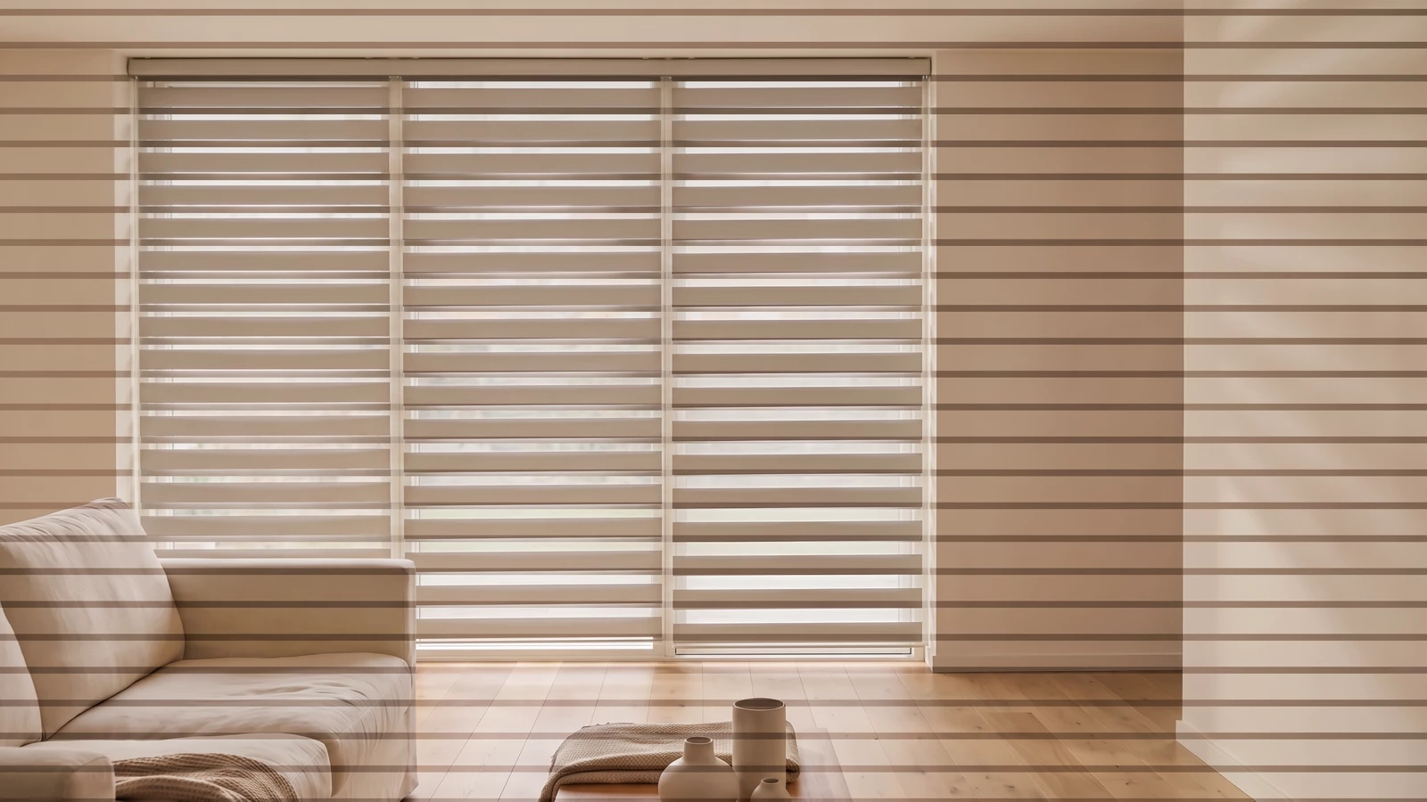 Screen zebra, şeritler yarı açık, gündüz, salonda